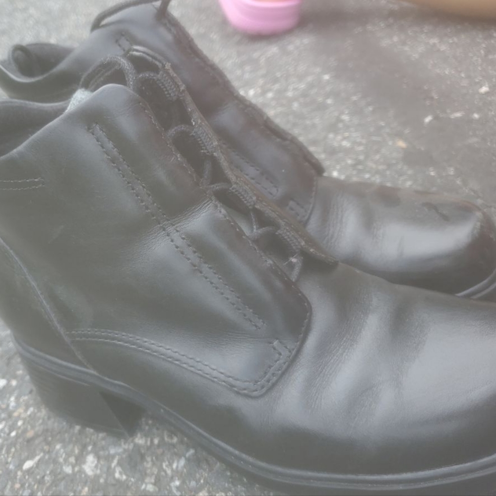 Black ankle boot earth shoes